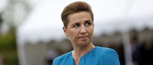 Dänemarks Ministerpräsidentin Mette Frederiksen nimmt am Donnerstag, 6. Juni 2024, an einer Zeremonie am dänischen Denkmal außerhalb von Sainte Marie du Mont in der Normandie teil.