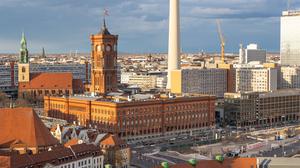 Das Rote Rathaus in Berlin Mitte. 