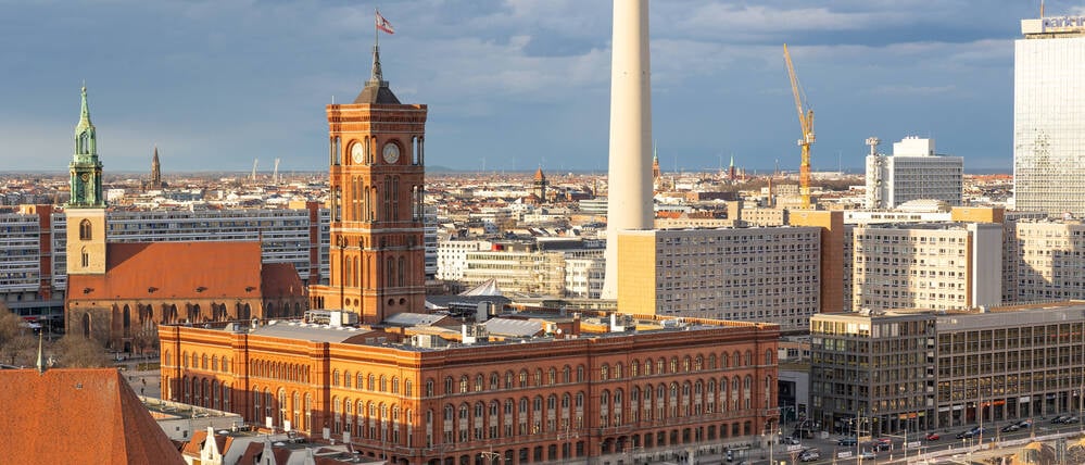 Das Rote Rathaus in Berlin Mitte. 