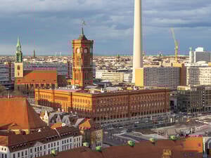 Das Rote Rathaus in Berlin Mitte.