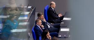 Drei Männer, ein Problem: Finanzminister Christian Lindner (FDP), Vizekanzler Robert Habeck (Grüne) und Bundeskanzler Olaf Scholz (SPD) müssen in Sachen Haushalt eine Einigung finden, wenn die Ampel die kommenden Monate überstehen soll.