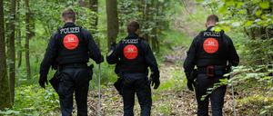 Die Polizei durchsucht auf der Suche nach der verschwunden neunjährigen Valeriia ein Waldstück bei Döbeln.