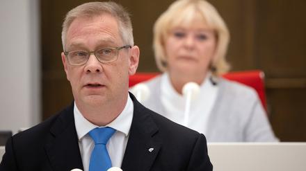 Andreas Büttner am Rednerpult im Landtag