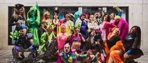 Extravagante Outfits. Beim Drag Wrestling kommt es nicht nur auf sportliche Leistung an, sondern auch auf die Wahl der Kleidung. 