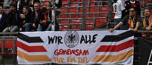 Deutschland-Fans im Stadion. 