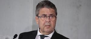 Sigmar Gabriel, früher SPD-Chef, Wirtschaft- und Außenminister, sieht als Vorsitzender des Vereins Atlantikbrücke die USA vor schweren Zeiten.