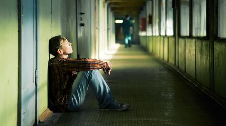 Traurig und allein? Viele junge Menschen haben Angst vor globalen Krisen, sind aber dennoch optimistisch, was ihre persönliche Zukunft betrifft.