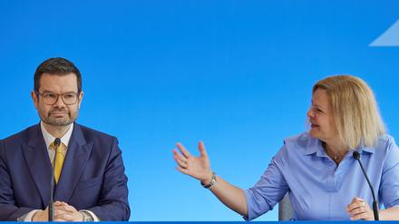 Marco Buschmann (FDP), Bundesjustizminister, und Nancy Faeser (SPD), Bundesinnenministerin, geben ein Statement zum Gesetzentwurf zur besseren Verhinderung missbräuchlicher Anerkennungen der Vaterschaft.