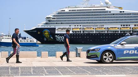 Die „Mykonos Magic“ im Hafen von Brindisi