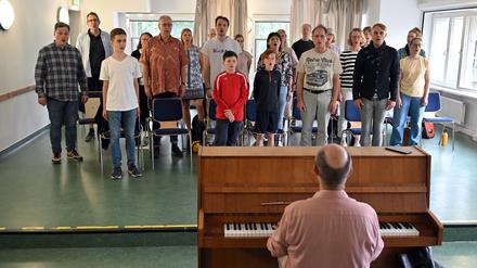Das ChorWerk probt mit mehreren Gruppen und fördert die Freude am Singen und der Musik. 