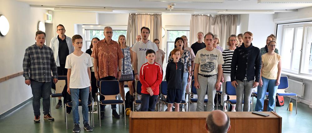 Sie eint die Freue am Singen und zum Teil auch am Fußball: der Potsdamer EM-Chor.