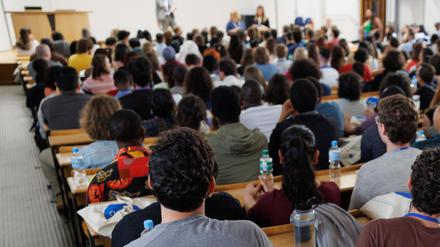 Bei einem Treffen Internationaler Studierenden. 