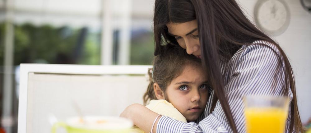 Alleine zuständig, doppelt belastet: Wer sein Kind ohne Partner oder Partnerin erzieht, steht vor besonderen Herausforderungen.