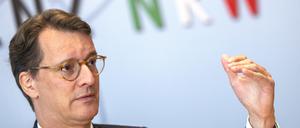 Hendrik Wüst, Ministerpräsident des Landes Nordrhein-Westfalen, nimmt an einer Landespressekonferenz im Düsseldorfer Landtag teil. 