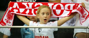 Ein junger polnischer Fan beim Freundschaftsspiel von Polen gegen Deutschland im Juni 2023.