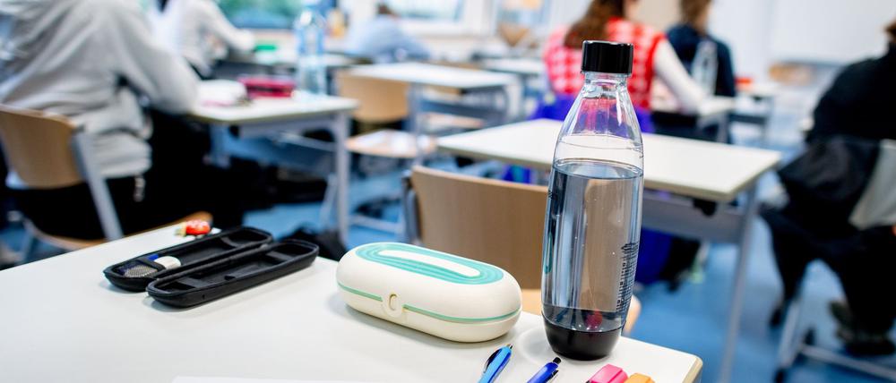 Einblick in ein Klassenzimmer.