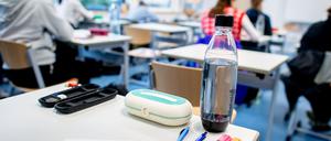 Einblick in ein Klassenzimmer.