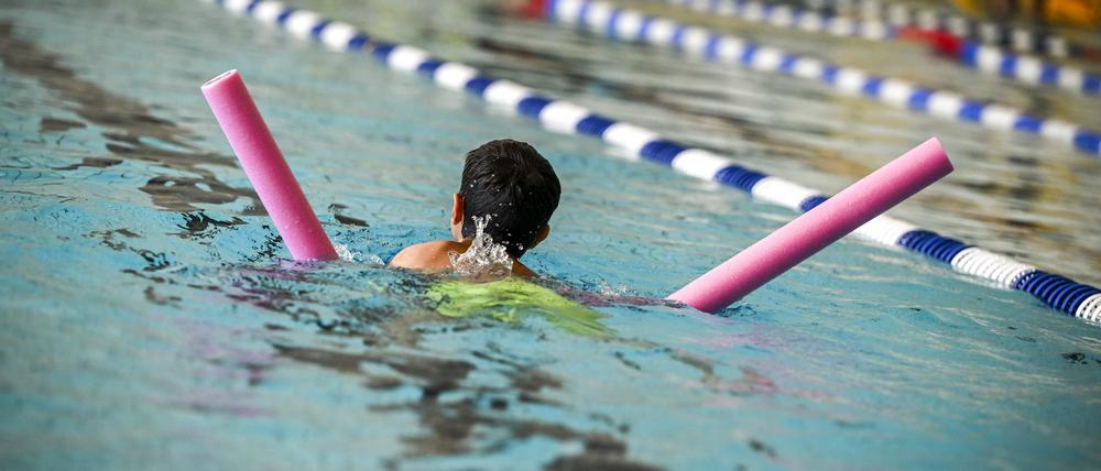 Die Zahl der Kinder, die nicht sicher schwimmen können, steigt.