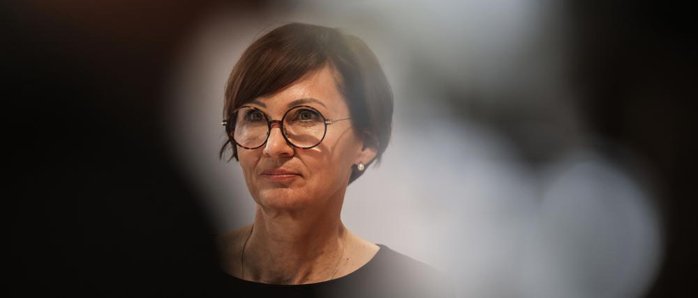Bettina Stark-Watzinger, (FDP), Bildungsministerin, spricht nach dem Besuch der FDP Landtagsfraktion in Nordrhein-Westfalen zu Journalisten.