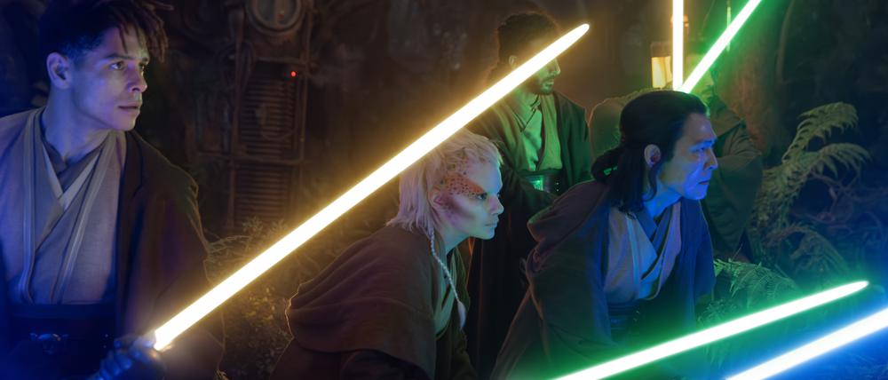 Yord Fandar (Charlie Barnett), Jedi-Padawan Jecki Lon (Dafne Keen) und Master Sol (Lee Jung-jae) in der Serie „The Acolyte“.