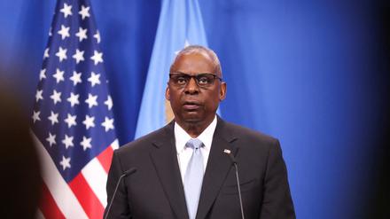 US-Verteidigungsminister Lloyd Austin nimmt im Nato-Hauptquartier an einer Pressekonferenz teil.