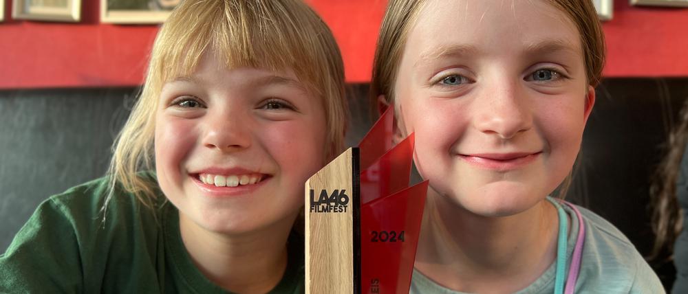 Liv Richter, 9, aus Lichterfelde und Aliyah Graeben, 8, aus Marienfelde sind zwei der Hauptdarstellerinnen des Films „Was bedeutet Biodiversität?“.
