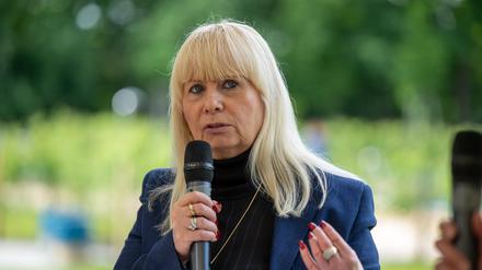 Iris Spranger (SPD), Senatorin für Inneres und Sport von Berlin, spricht bei einem Pressetermin.