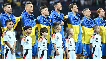 Die Mannschaft der Ukraine kürzlich vor einem Länderspiel gegen Deutschland. 