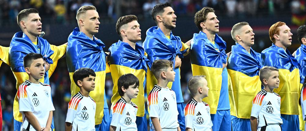 Die Mannschaft der Ukraine kürzlich vor einem Länderspiel gegen Deutschland.