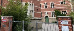 Der Schulhof des Käthe-Kollwitz-Gymnasiums war am Freitag um 10.30 Uhr verlassen.