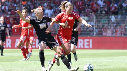 Der SV Henstedt-Ulzburg (li. Chiara Pawelec gegen Unions Dina Orschmann) will sich vor eigener Kulisse teuer verkaufen.   