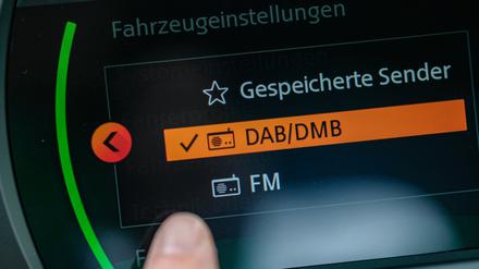 Viele Autorradios können inzwischen mit dem Digitalradio DAB+ umgehen. 