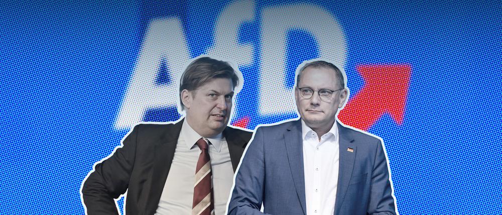 Maximiliam Krah und Tino Chrupalla vor einem Plakat der AfD.