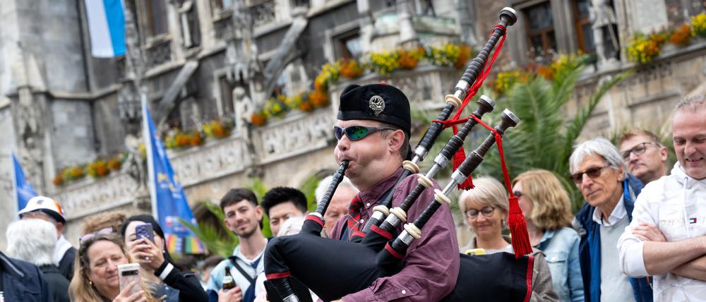 Der Münchener Marienplatz war am Freitag schon fest in schottischer Hand.