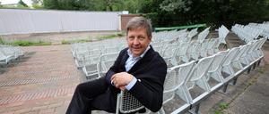 Kein Mann des Hätte-Hätte. Inselbühnen-Leiter Kaspar von Erffa musste 2024 Engerling absagen, guckt aber jetzt lieber nach vorn.