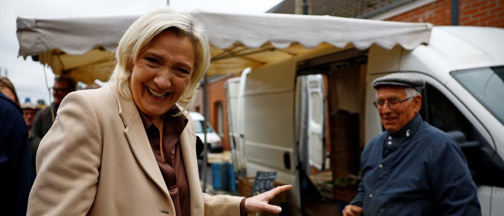 Marine Le Pen am 14. Juni auf einem Markt in Henin-Beaumont.