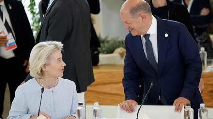 Kanzler Olaf Scholz (R) und EU-Kommissionschefin Ursula von der Leyen.