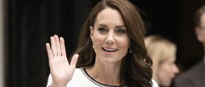Rund zweieinhalb Monate nach Bekanntwerden ihrer Krebserkrankung kehrt Prinzessin Kate in die Öffentlichkeit zurück.