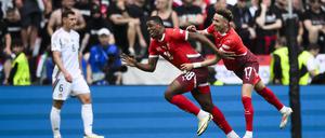 Kwadwo Duah (18) feiert seinen Treffer zum 1:0 für die Schweiz.