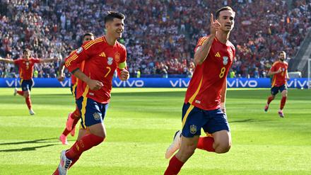 Fabian Ruiz (r.) schoss ein Tor selbst und bereitete den Treffer von Alvaro Morata (l.) sehenswert vor.