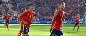 Fabian Ruiz (r.) schoss ein Tor selbst und bereitete den Treffer von Alvaro Morata (l.) sehenswert vor.