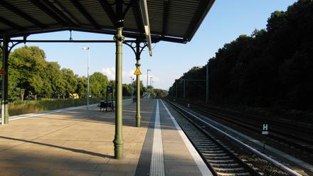 Hier halten zwei S-Bahn-Linien: der Bahnhof Eichwalde am südöstlichen Stadtrand von Berlin.