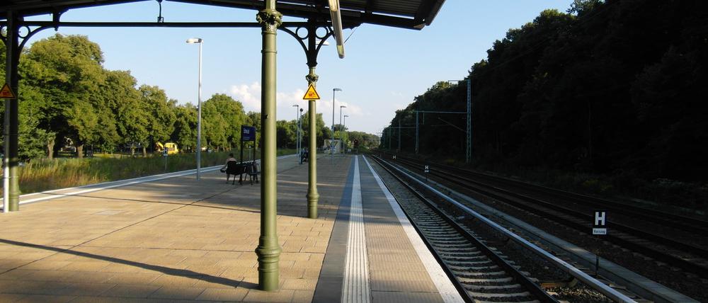 Hier halten zwei S-Bahn-Linien: der Bahnhof Eichwalde am südöstlichen Stadtrand von Berlin.