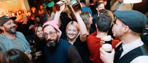 Die Piano Man Bar in der Altstadt von Vilnius ist ein beliebter Treffpunkt. Dort finden auch Konzerte und politische Veranstaltungen statt.