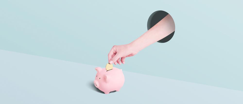 Geld ins Sparschwein legen, kann mitunter schwer sein.