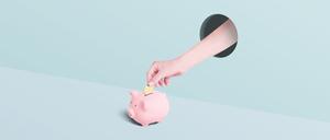 Geld ins Sparschwein legen, kann mitunter schwer sein.