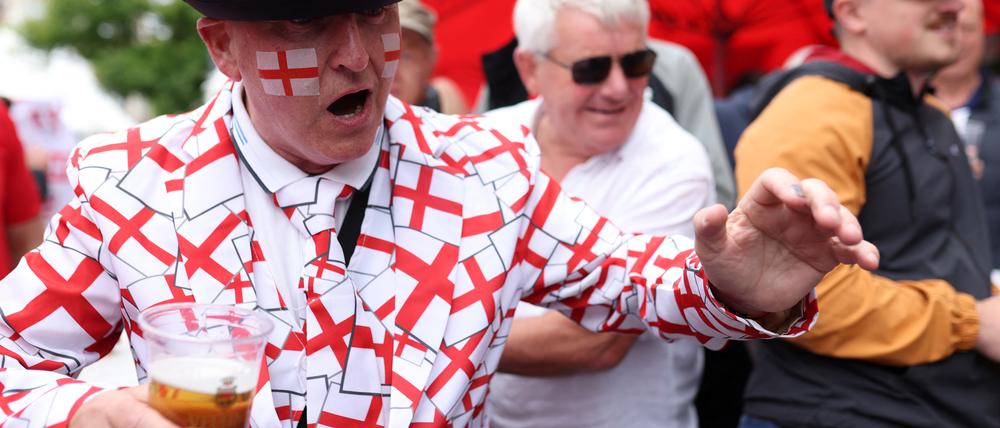Soccer Football - Euro 2024 - Fans gather before England v Serbia - Gelsenkirchen, Germany - June 16, 2024
England fan ahead of the match REUTERS/Thilo Schmuelgen