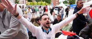 Die englischen Fans haben Spaß in Gelsenkirchen.
