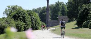 Fahrradfahren im Park Babelsberg: Das Rathaus will wissen, wie die Bürger über das   städtische Grün denken.