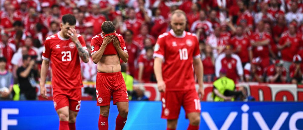 Der späte Ausgleich der Slowenen sorgte für hängende Köpfe bei den Dänen. Inklusive Christian Eriksen (v.).